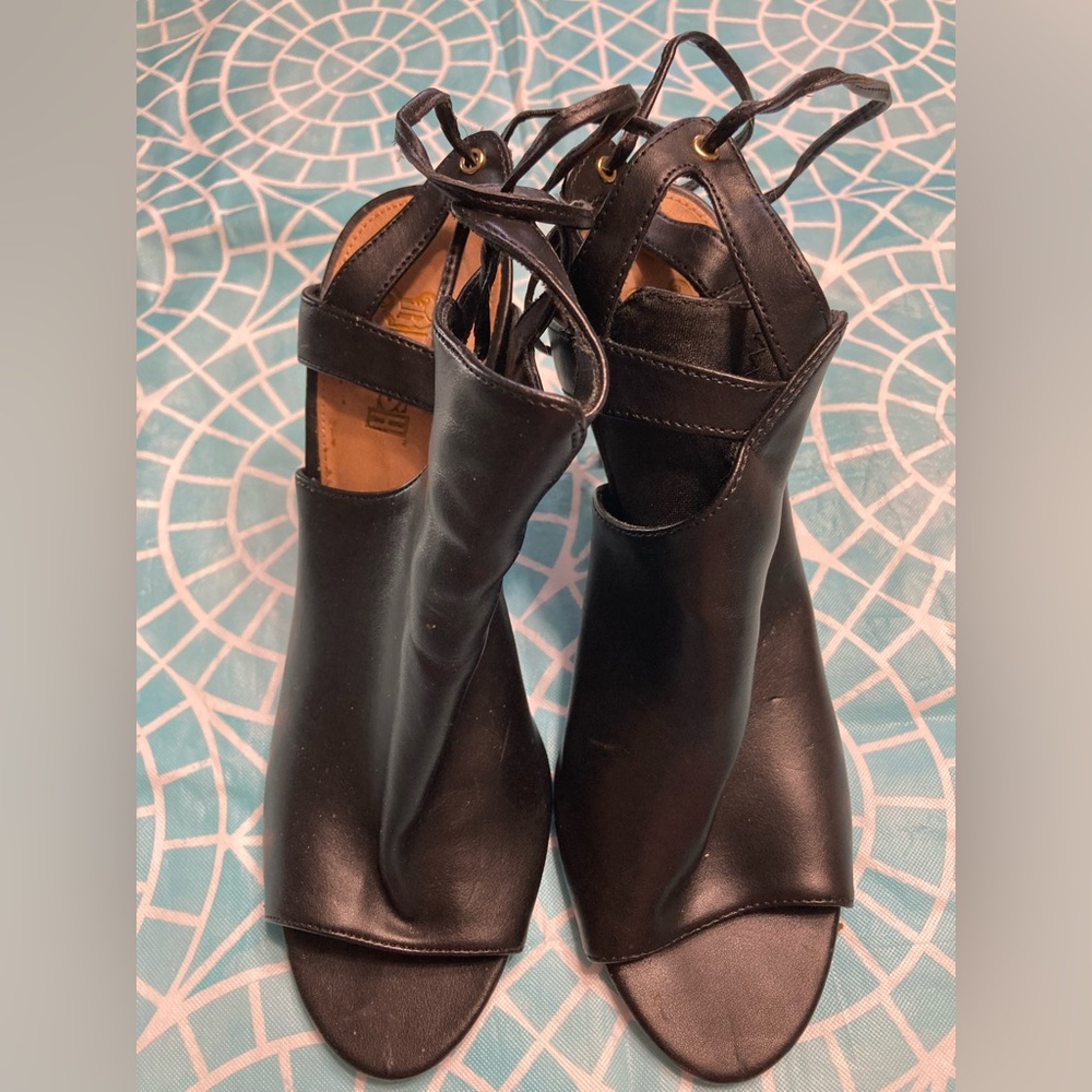 💛TODAY***$15***Trash black faux leather booties/heels.